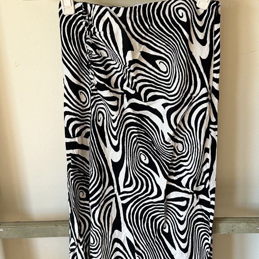 Urban Outfitters black/white swirl slit midi skirt, size XS